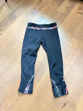 Lululemon run inspire crop Leggings with Floral accents size 6